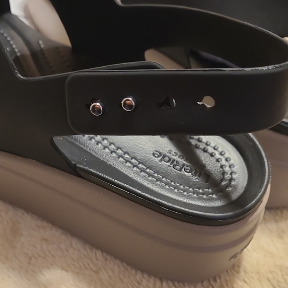 CROCS Lite Ride Sandles - Picture 5 of 8